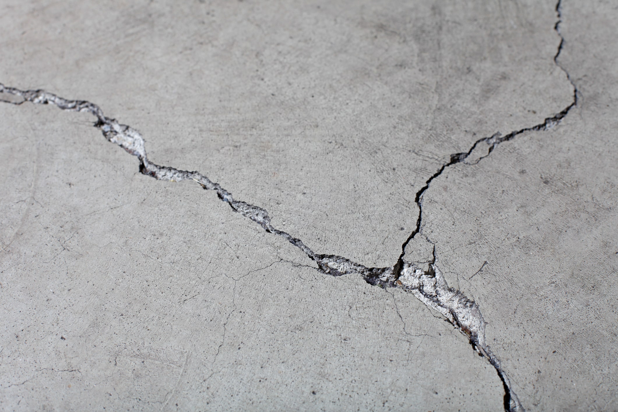Unprepared concrete cracks