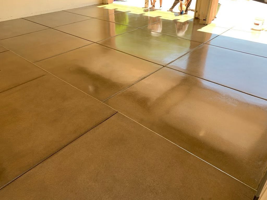 Protected concrete garage floor designed to resist tire marks